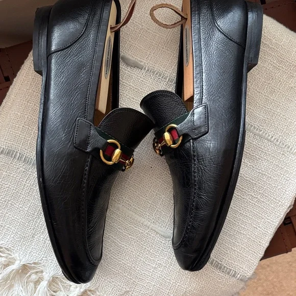 Gucci Black Leather Loafers with Gold and Green-Red Accents 